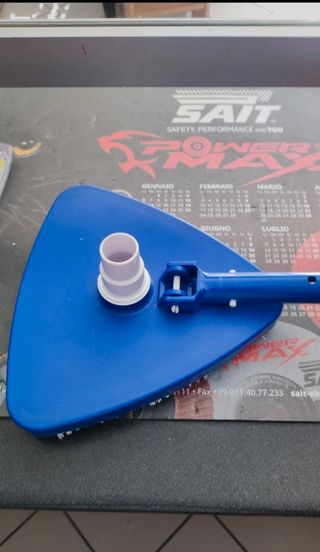 Spazzola piscina triangolare