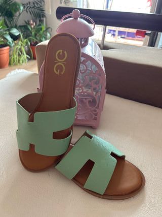 Sandalias planas verdes - nuevas