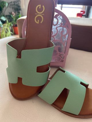 Sandalias planas verdes - nuevas
