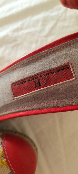 Alpargatas Carolina Herrera rojas y beige