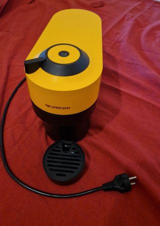 Nespresso Inissia gialla usata