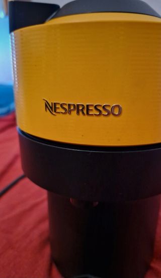 Nespresso Inissia gialla usata