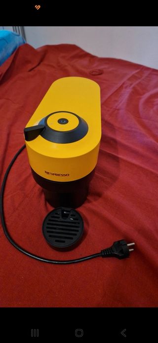 Nespresso Inissia gialla usata