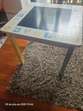 Mesa pizarra niños usada