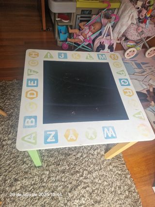 Mesa pizarra niños usada