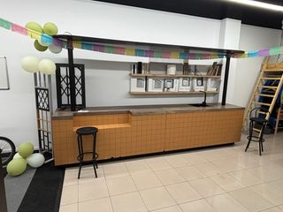 Barra bar de madera y metal de 8 metros 