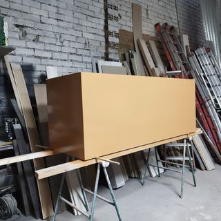 Barra bar de madera y metal de 8 metros 