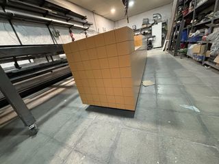 Barra bar de madera y metal de 8 metros 