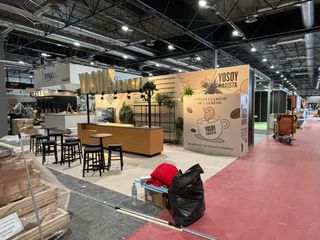 Barra bar de madera y metal de 8 metros 