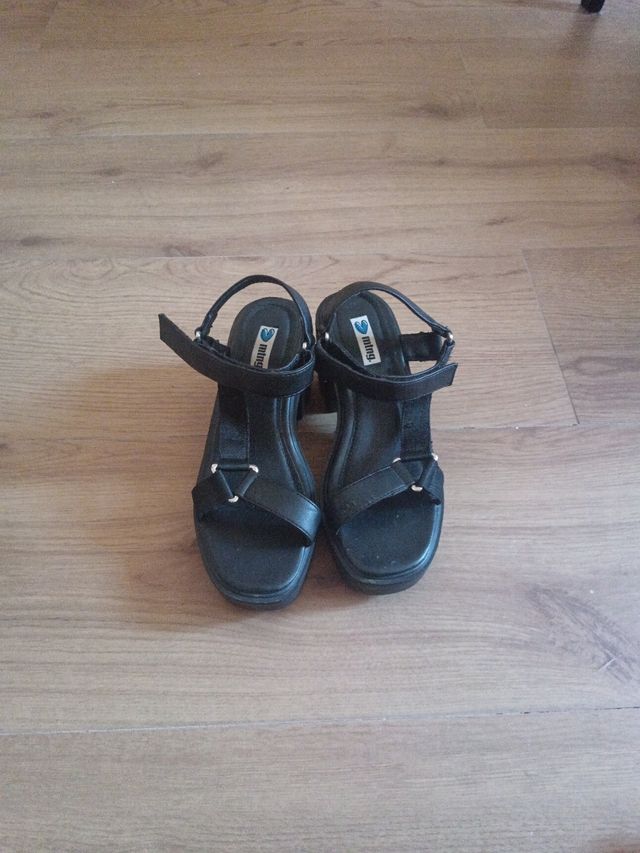 Sandalias mujer negras Mustang