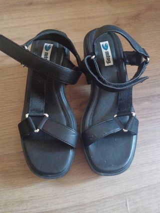 Sandalias mujer negras Mustang