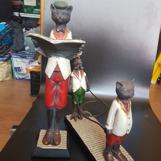 Gatto, gallo, figure decorative