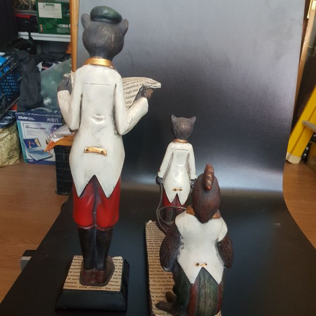 Gatto, gallo, figure decorative