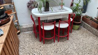 Mesa de Comedor Blanca y Roja
