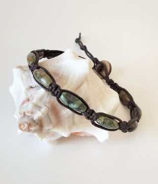 Bracciale uomo con riolite e corda