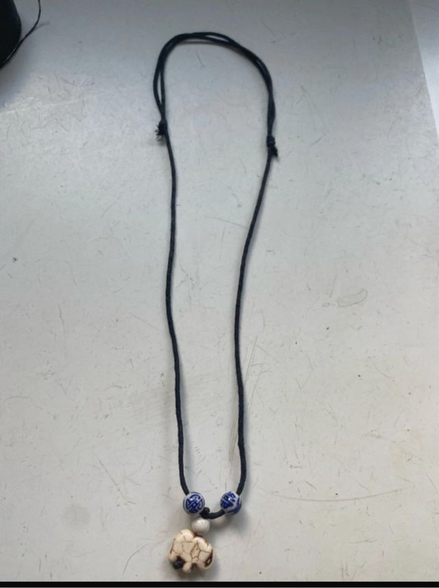 Collar elefante blanco y azul