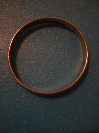 Pulsera dorada, es de plata con chapado de oro 24k