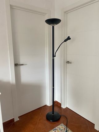 Lámpara pie iluminacion regulable - negra