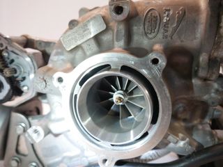 Turbocompresor defectuoso Land Rover Defender 3.0 DT306 AJ20D6 K6D3-6K682-BF
