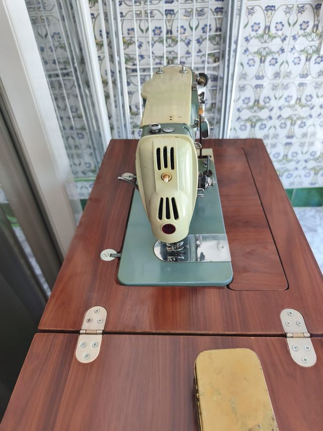 Máquina coser AlfaMatic antigua