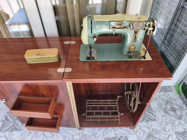 Máquina coser AlfaMatic antigua