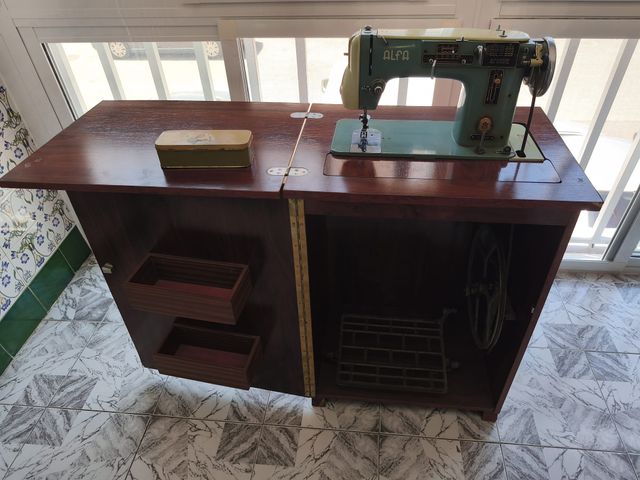 Máquina coser AlfaMatic antigua