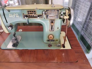 Máquina coser AlfaMatic antigua