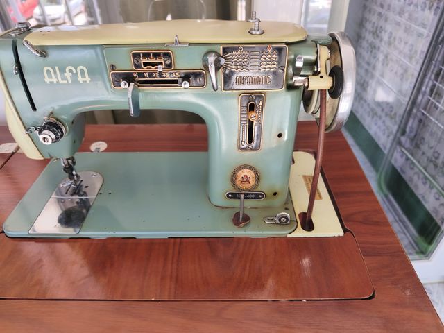 Máquina coser AlfaMatic antigua