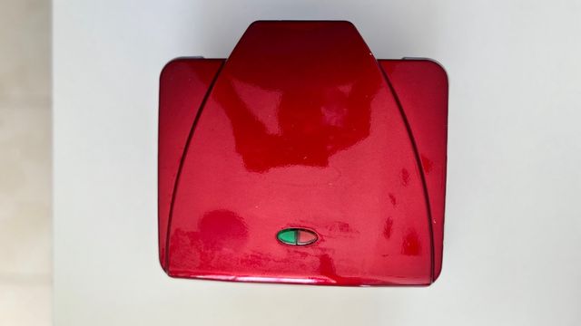 Gofrera Silvercrest roja compacta