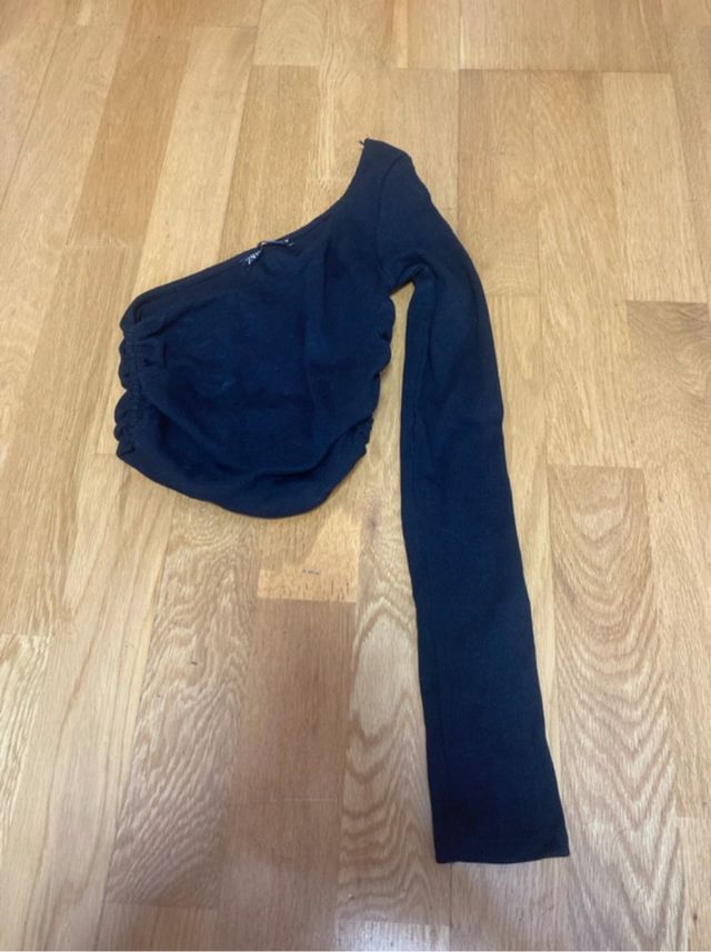 Top negro asimétrico