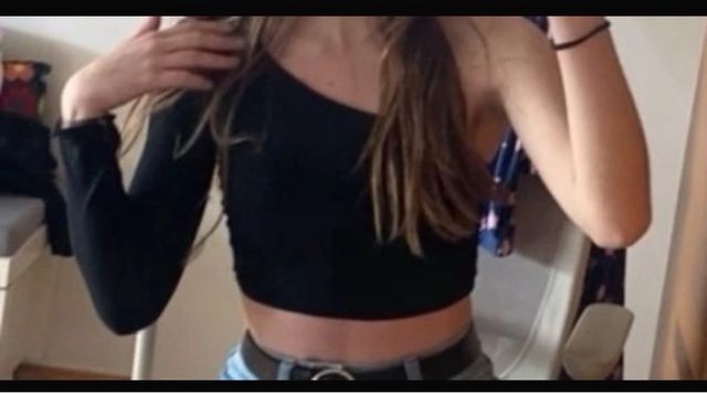 Top negro asimétrico