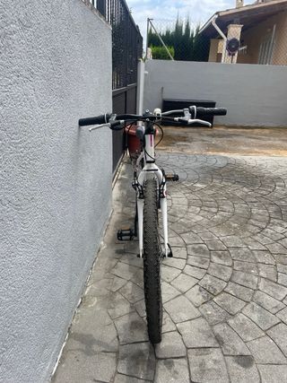 Bicicleta montaña blanca niña