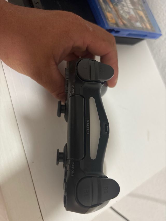 PS4 (PlayStation 4) negra impecable