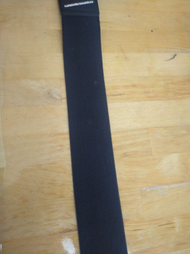 Cinturón negro elástico con pedrería