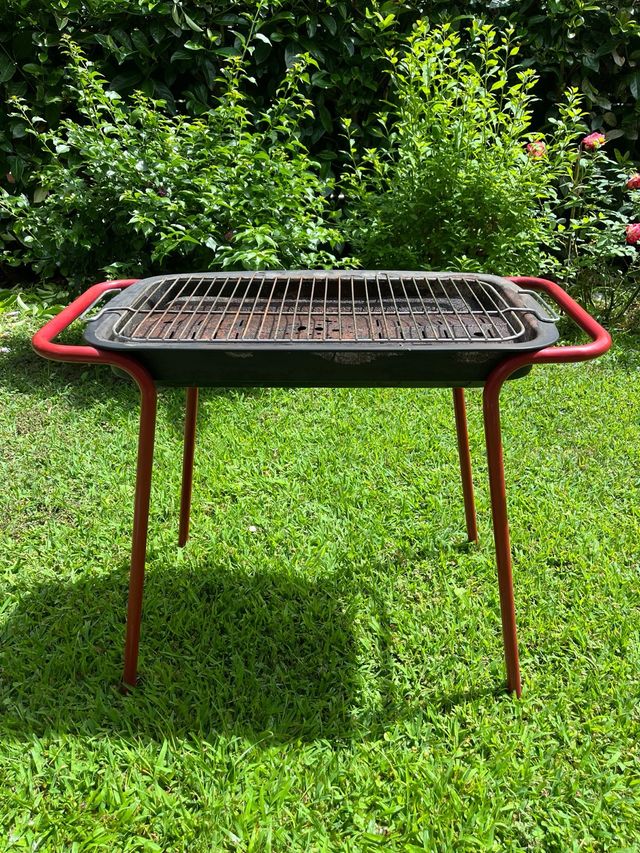 Barbecue portatile rosso
