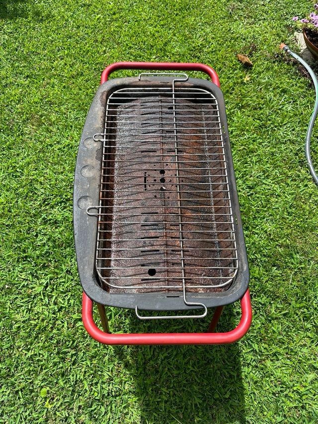 Barbecue portatile rosso