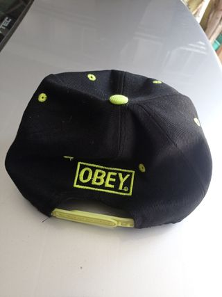Gorra obey