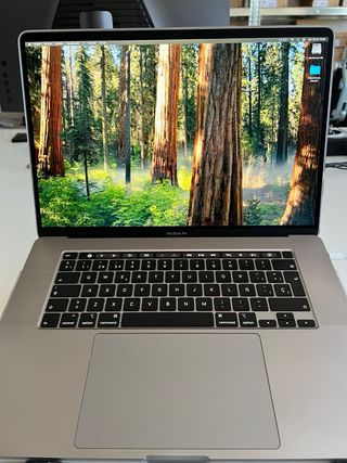 Portátil MacBook Pro 16" i7 2019 Gris como nuevo