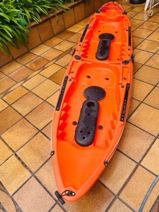 Kayak doble con asientos y remos