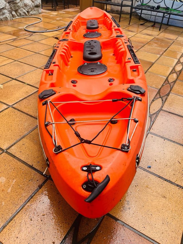 Kayak doble con asientos y remos