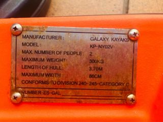Kayak doble con asientos y remos