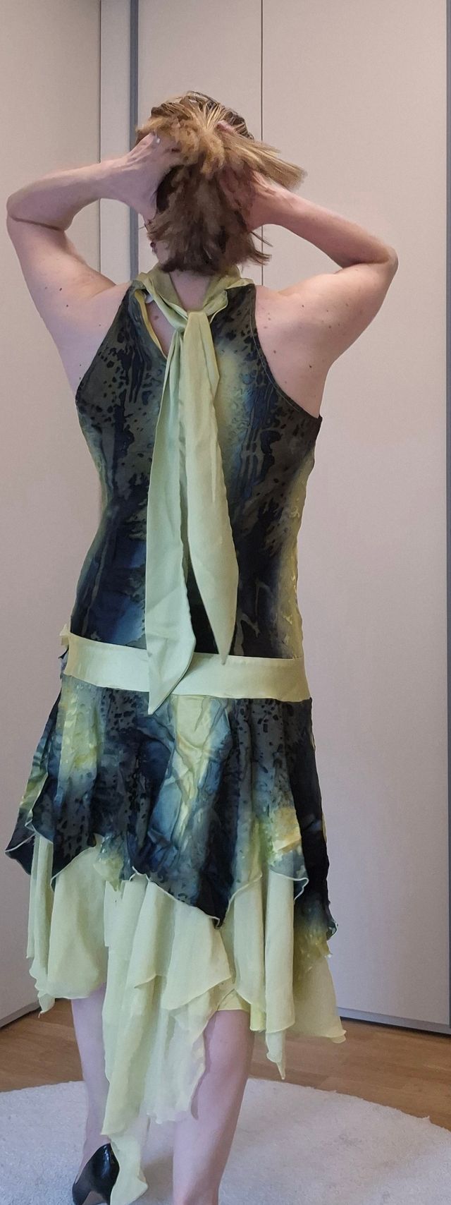 Vestido cóctel verde oliva