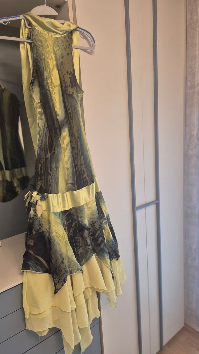 Vestido cóctel verde oliva