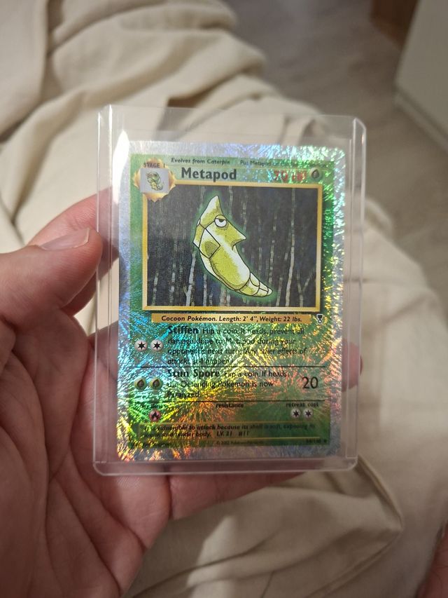 Metapod Reverse Holo 54/110
Caterpie y nidorino 