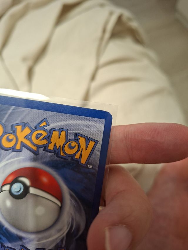 Metapod Reverse Holo 54/110
Caterpie y nidorino 