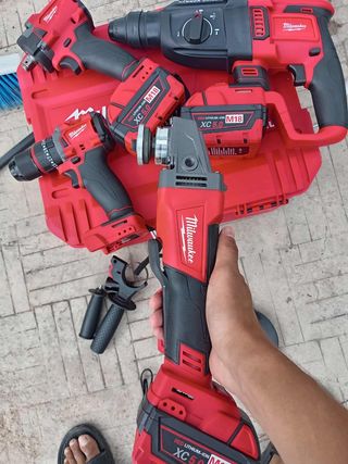 Milwaukee M18 Kit 4 Herramientas  3 Baterías Nuevo