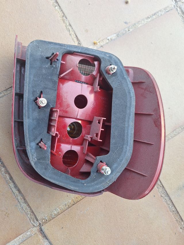 Piloto trasero derecho Polo 6N2