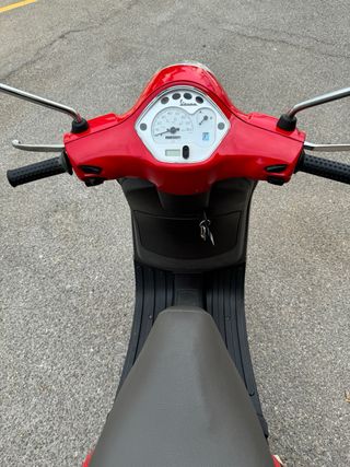 Vespa LX50 roja - 2005