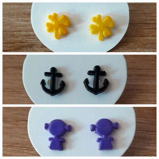 Pendientes: anclas, tréboles, niñas