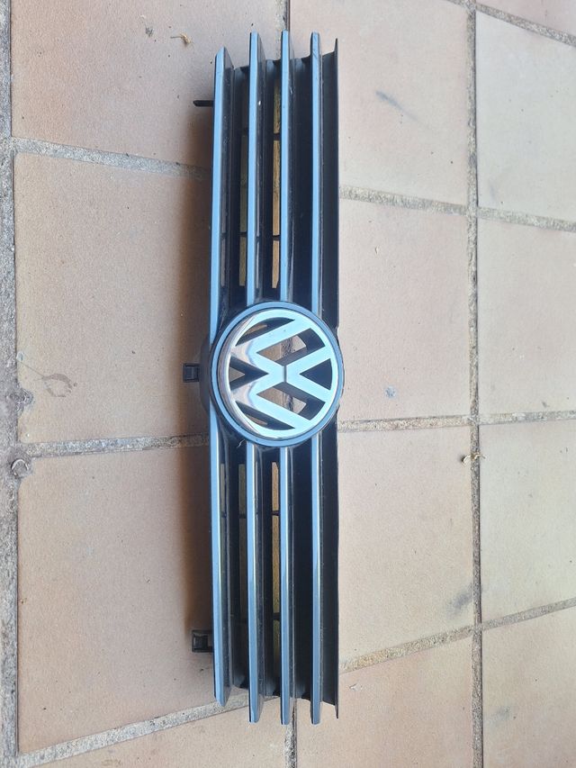 Parrilla frontal Polo 6N2